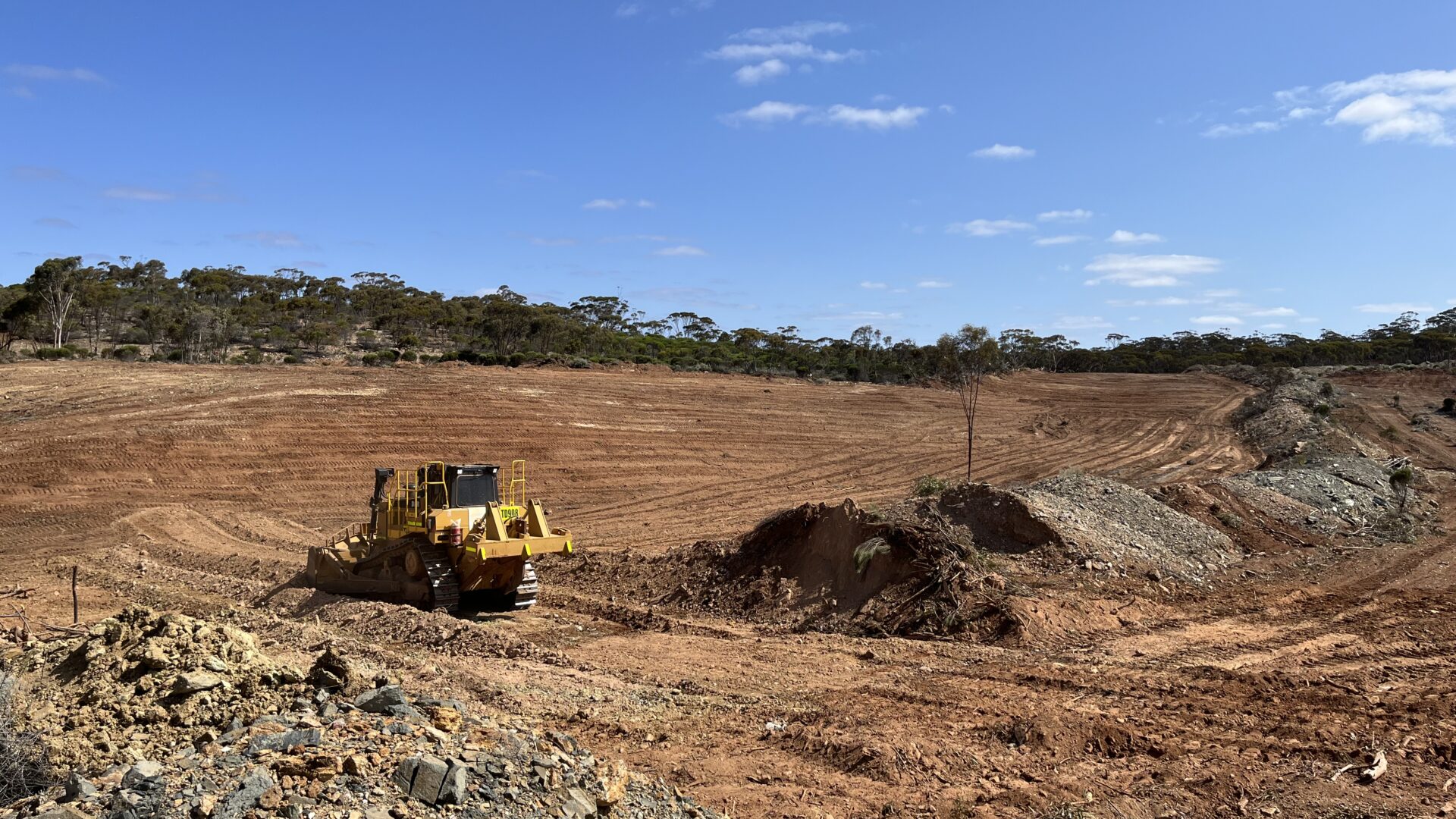Mineral Mining Services clears the ground for Auric Mining’s Munda Gold Project.