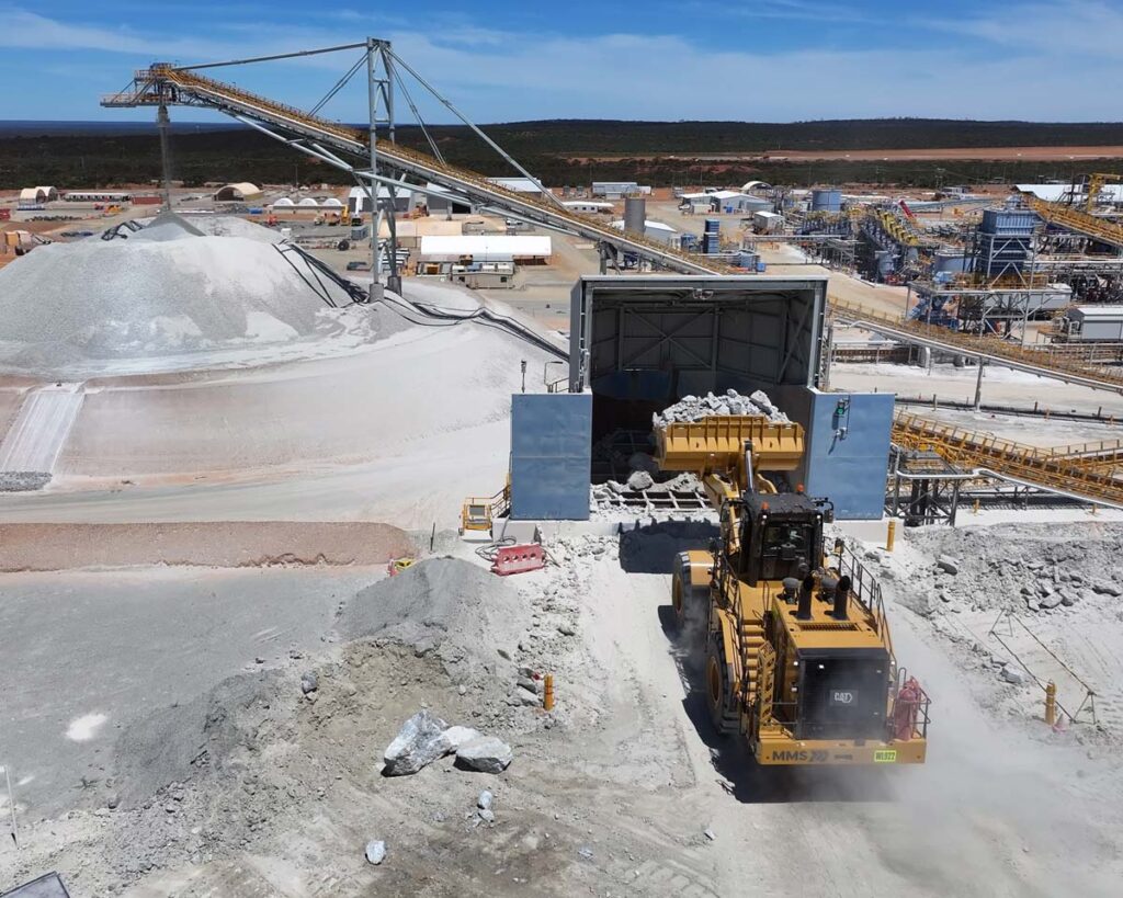 Loader-machine-unloading-minerals-into-crusher